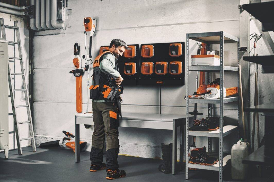 STIHL CR 6 Charging Rack STIHL CR 6 Charging Rack