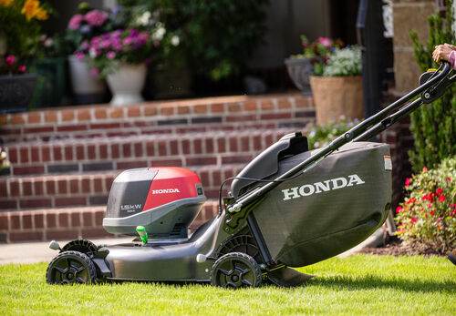 Honda HRN216-BV 58V Self Propelled Battery Mower Kit